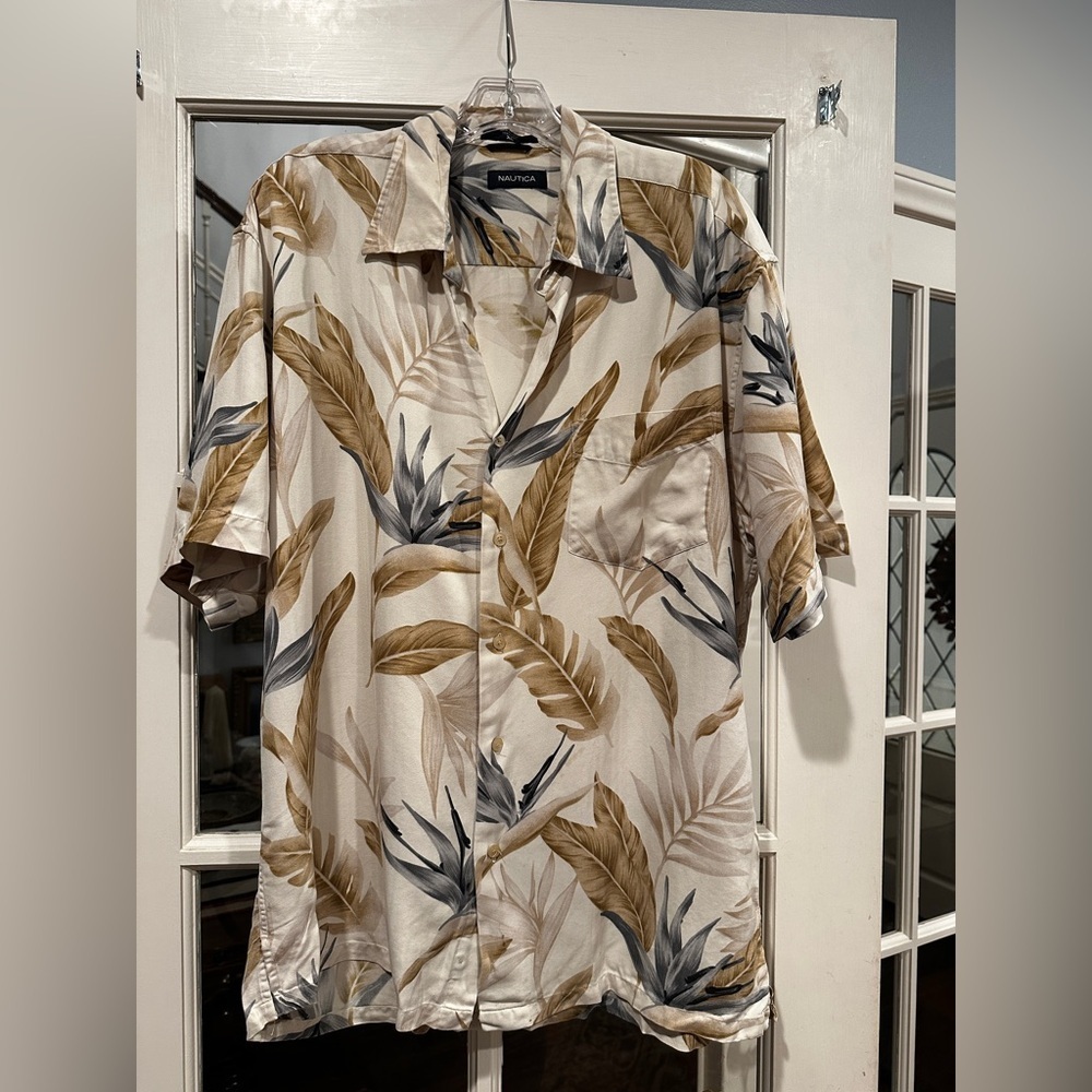 Men’s Nautica 100% silk floral Hawaiin shirt. Size XL